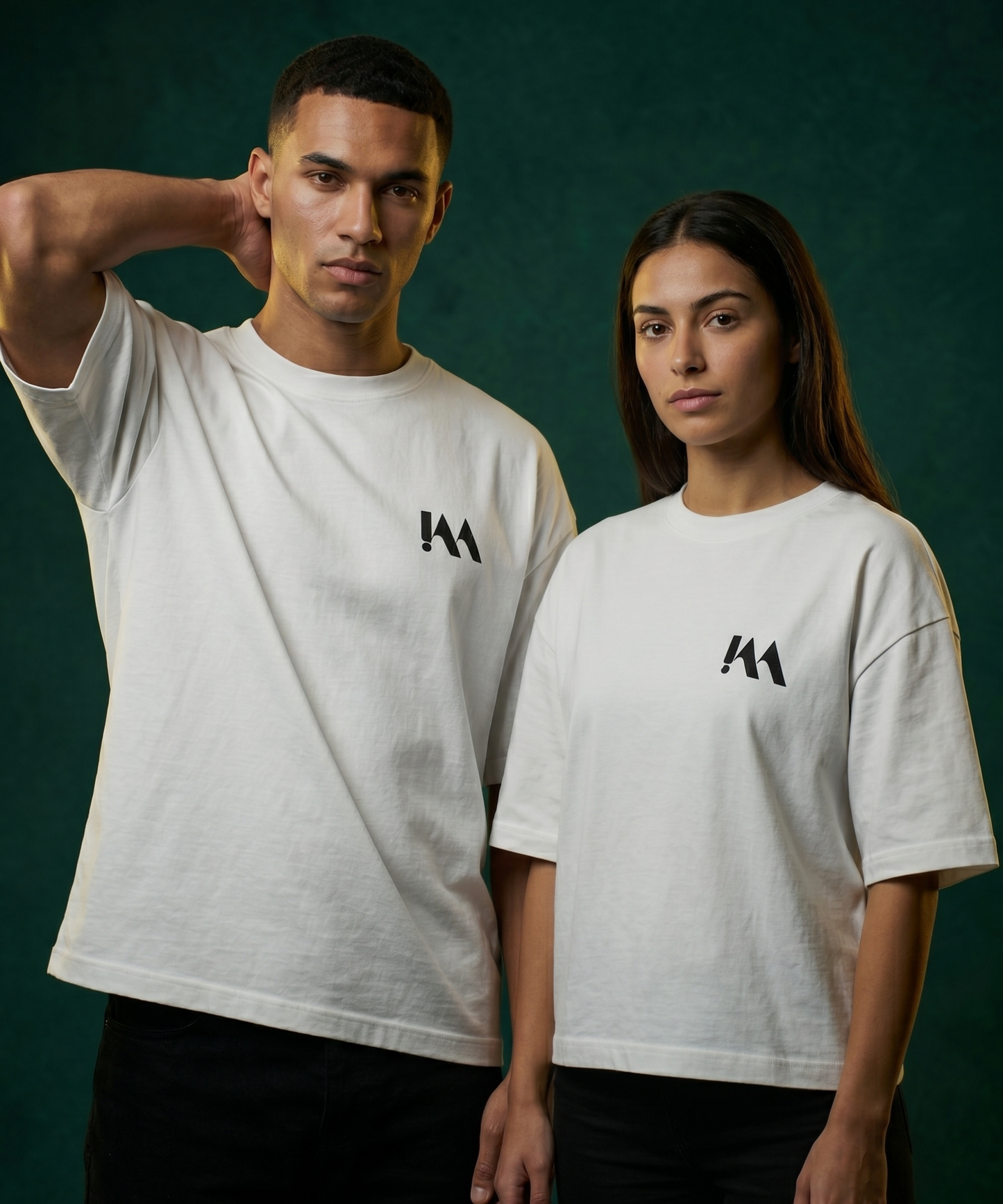Essential White T-shirt-Box-Fit