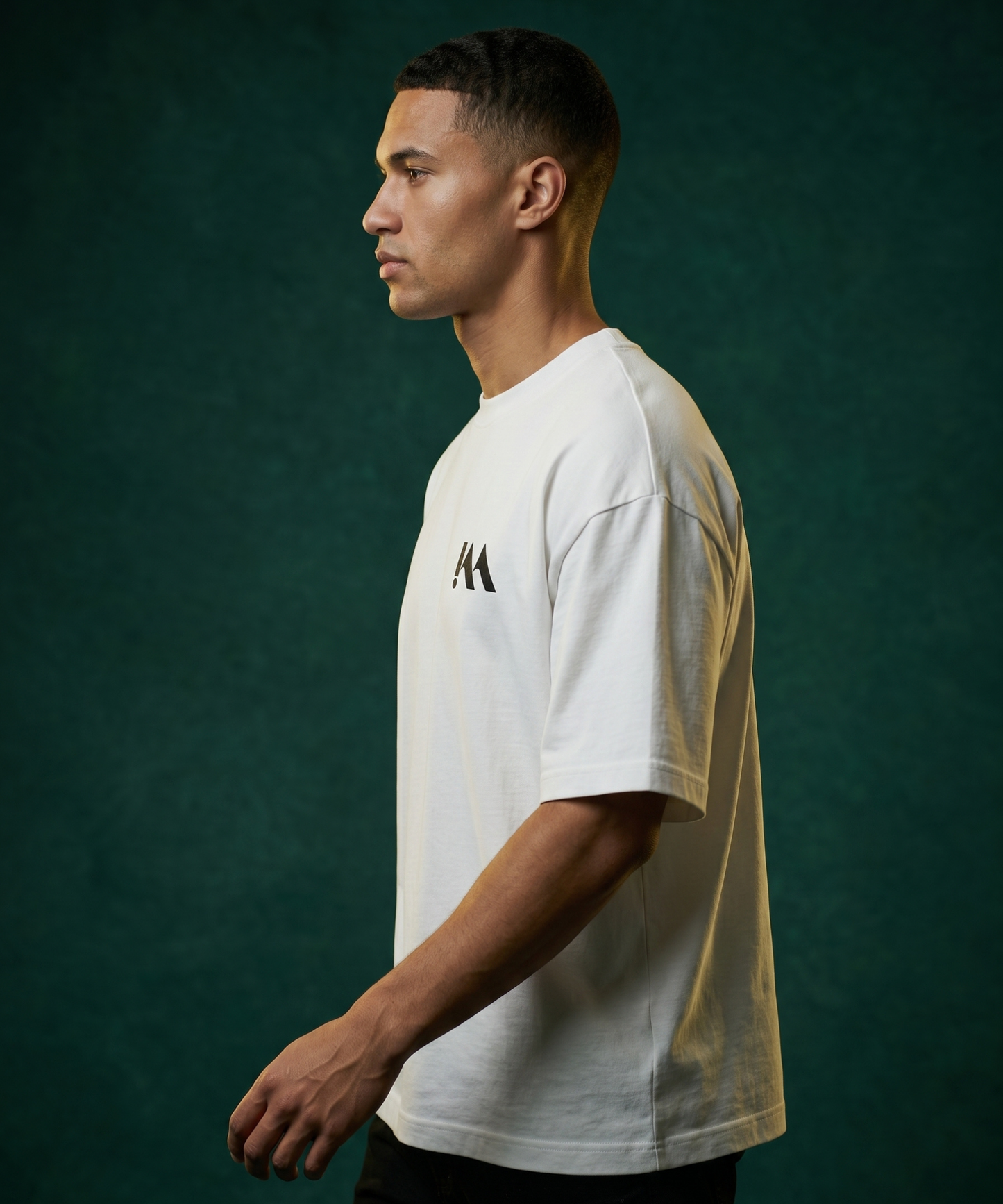 Essential White T-shirt-Box-Fit